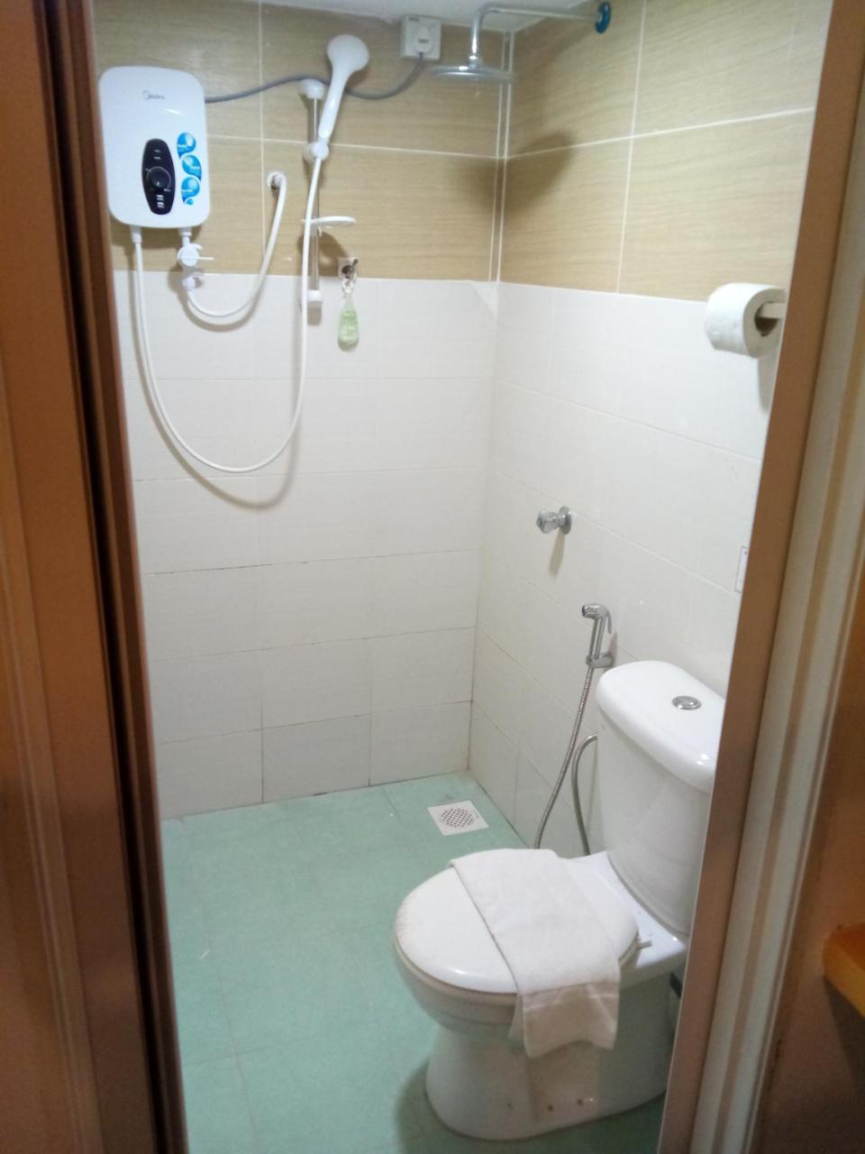 The Serai Cottage Transit Hotel Kampong Gong Badak Buitenkant foto